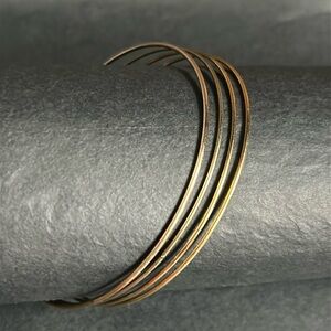 Set of 4 women’s vintage dainty gold tone bangle bracelets‎ one size